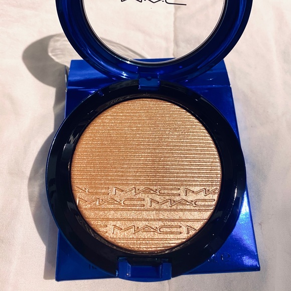 NIB “Oh Darling” MAC Highlighter - First Release - Picture 1 of 2